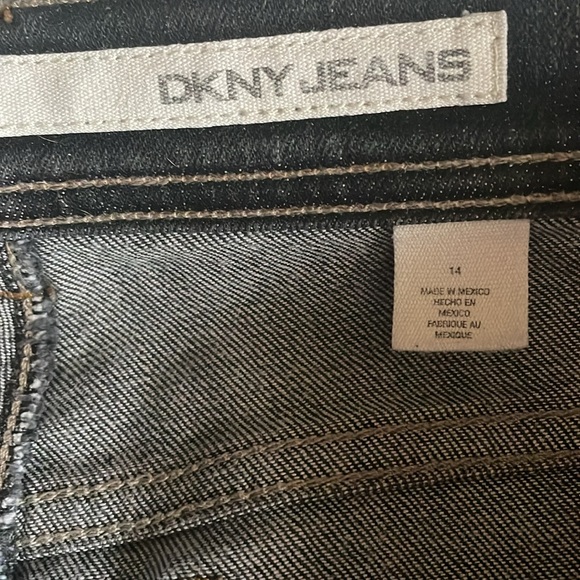 Cute and comfy DKNY jeans - Picture 2 of 2
